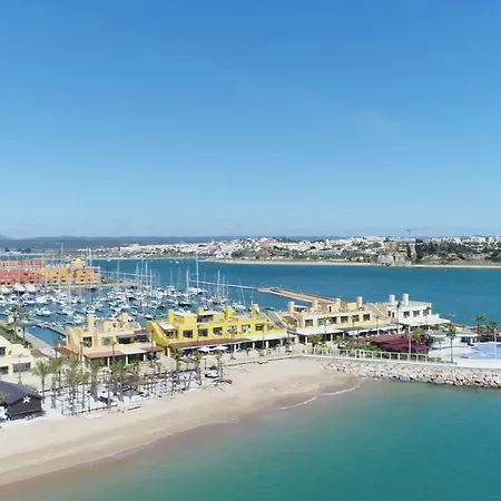 Seaview Suites Marina Úszó hotel