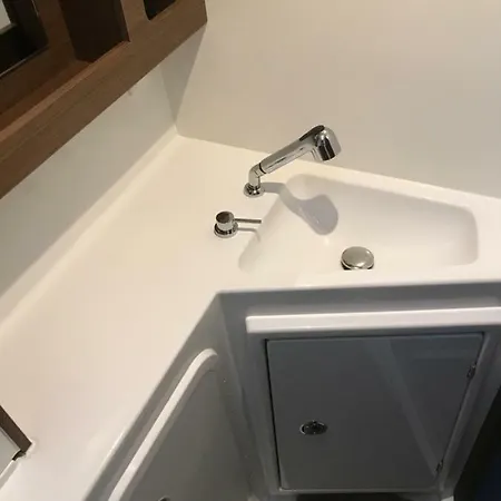 Úszó hotel Seaview Suites Marina