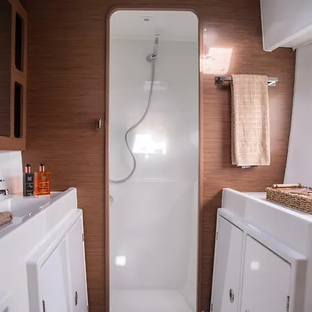 Botel Seaview Suites Marina *