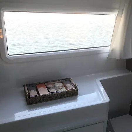 Botel Seaview Suites Marina *