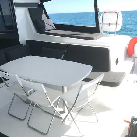 Seaview Suites Marina Botel
