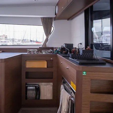 Botel Seaview Suites Marina *